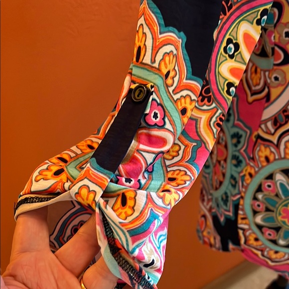 Graphic Relaxed Blouse with Mandarin Collar - Picture 2 of 6